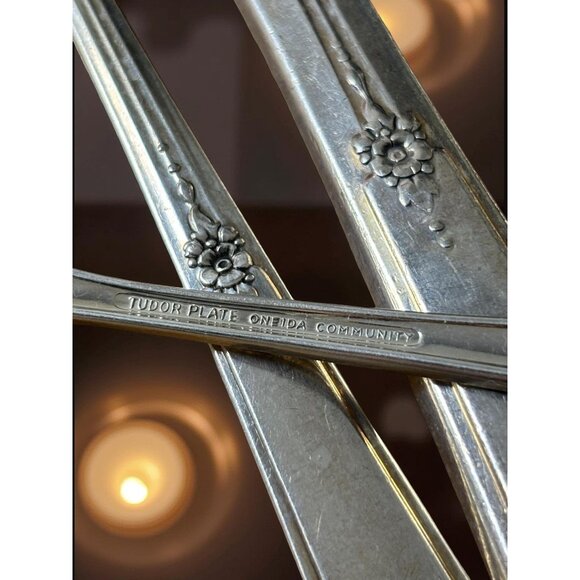 Oneida Community Tudor Plate Silverware 5-PieceSweet Briar 1948 Silver Plate - Picture 2 of 6